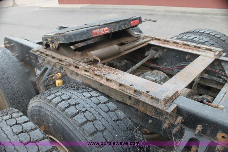 image for item H7390 1995 Mack CH613 Elite CL semi truck