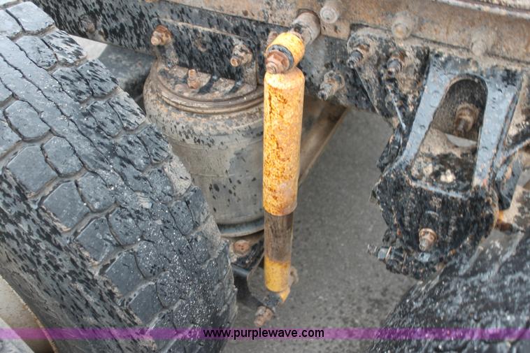 image for item H7390 1995 Mack CH613 Elite CL semi truck