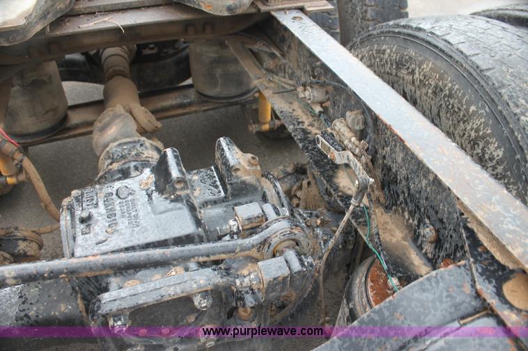 image for item H7390 1995 Mack CH613 Elite CL semi truck