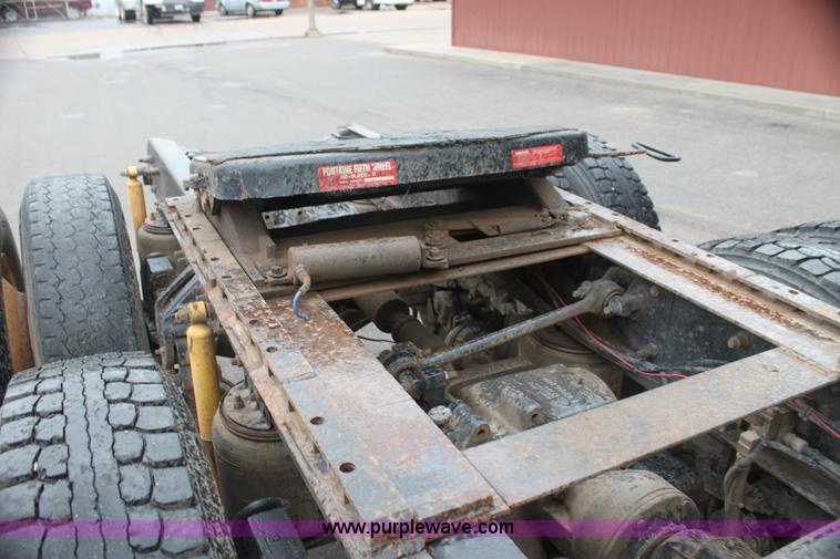 image for item H7390 1995 Mack CH613 Elite CL semi truck