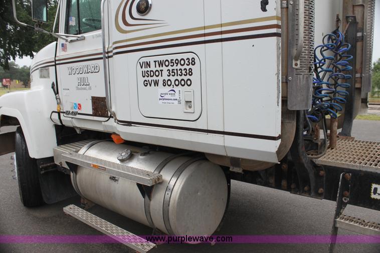 image for item H7390 1995 Mack CH613 Elite CL semi truck