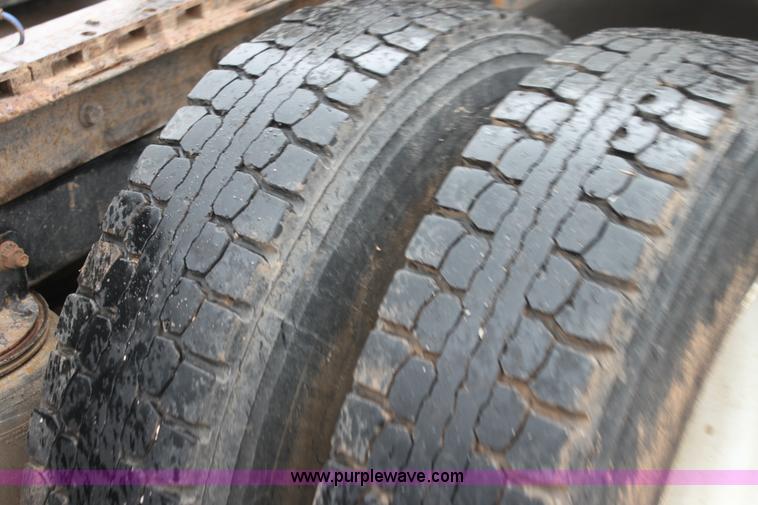 image for item H7390 1995 Mack CH613 Elite CL semi truck