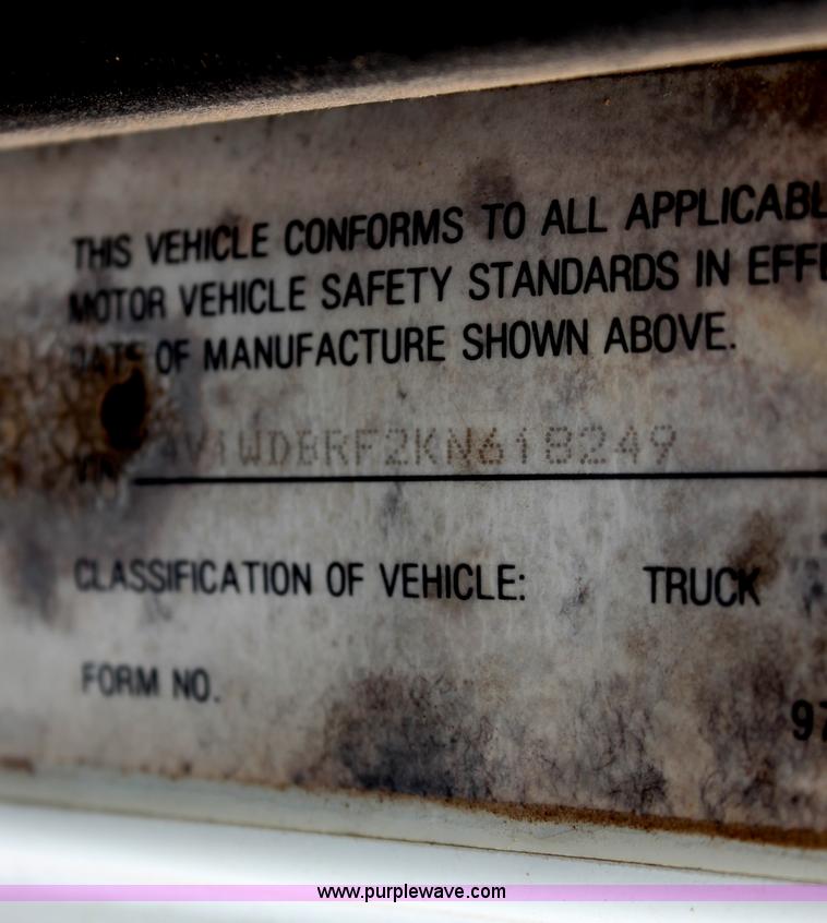 image for item H7391 1989 Volvo WIA semi truck