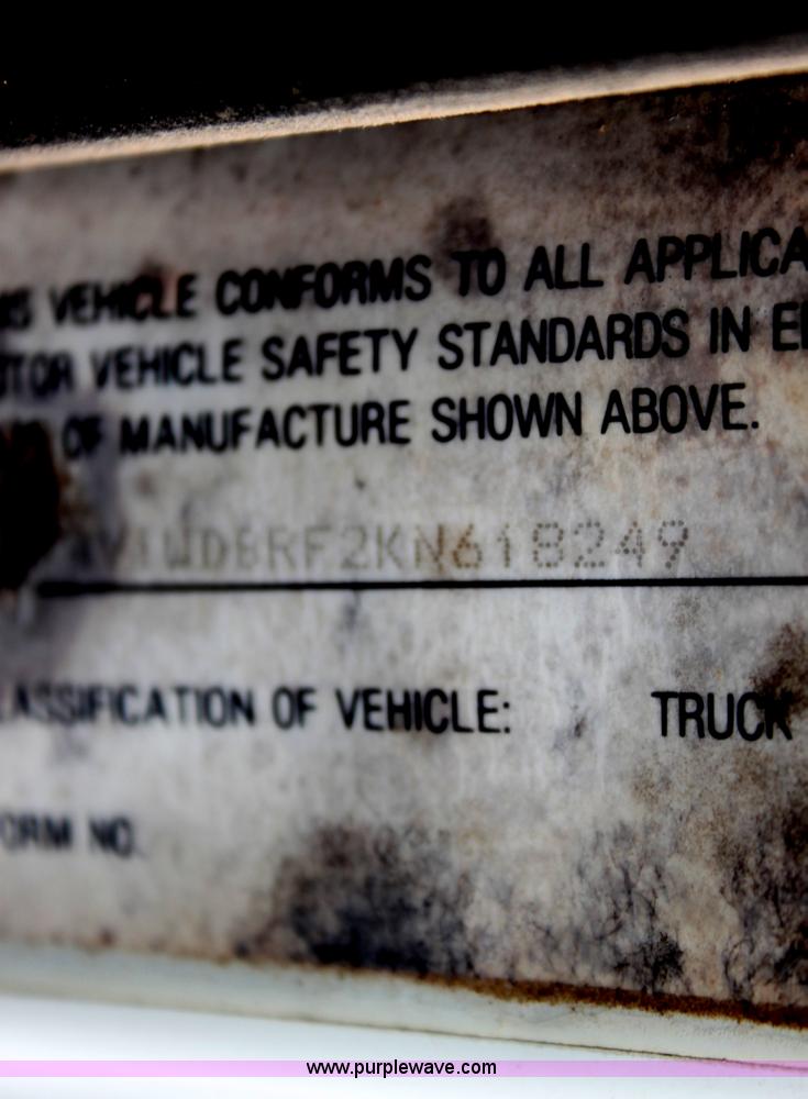 image for item H7391 1989 Volvo WIA semi truck