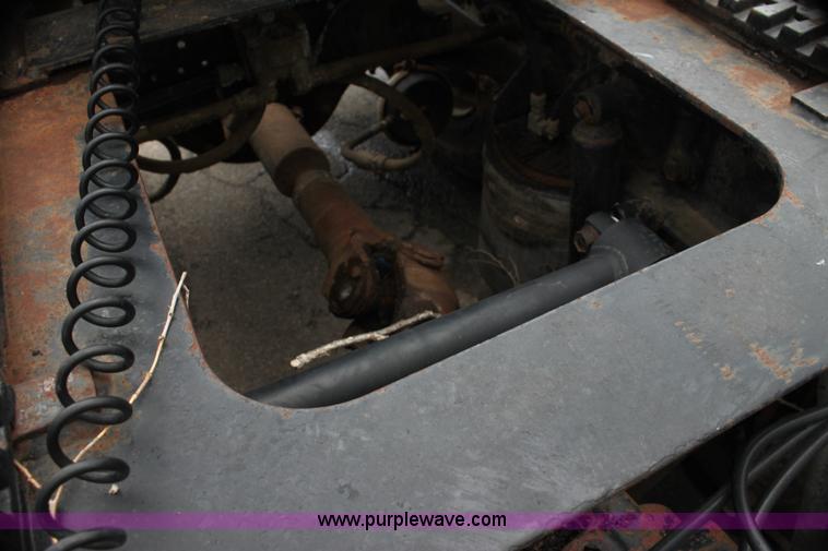 image for item H7391 1989 Volvo WIA semi truck