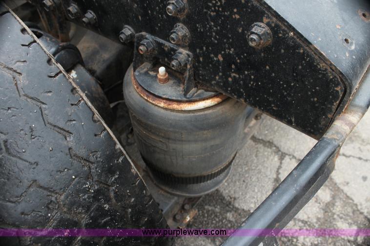 image for item H7391 1989 Volvo WIA semi truck