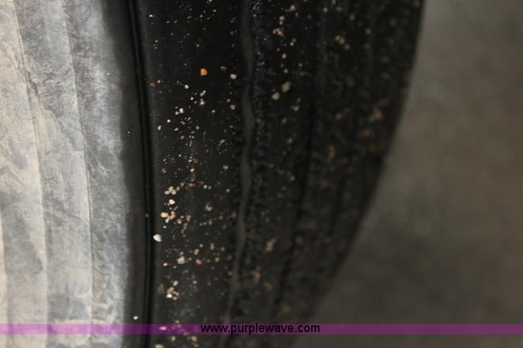 image for item H7391 1989 Volvo WIA semi truck