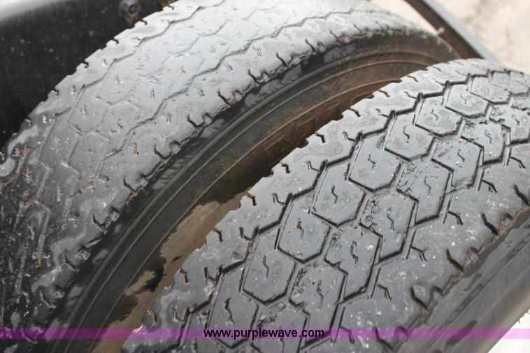 image for item H7391 1989 Volvo WIA semi truck