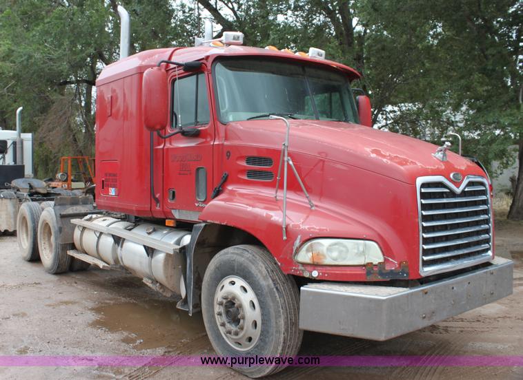 image for item H7392 2002 Mack CX613 Vision semi truck