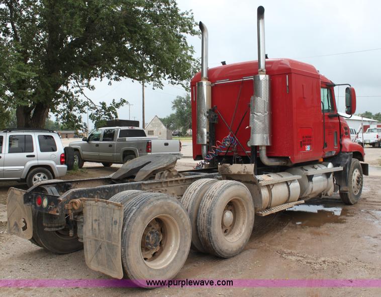 image for item H7392 2002 Mack CX613 Vision semi truck