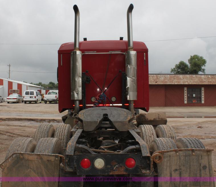 image for item H7392 2002 Mack CX613 Vision semi truck