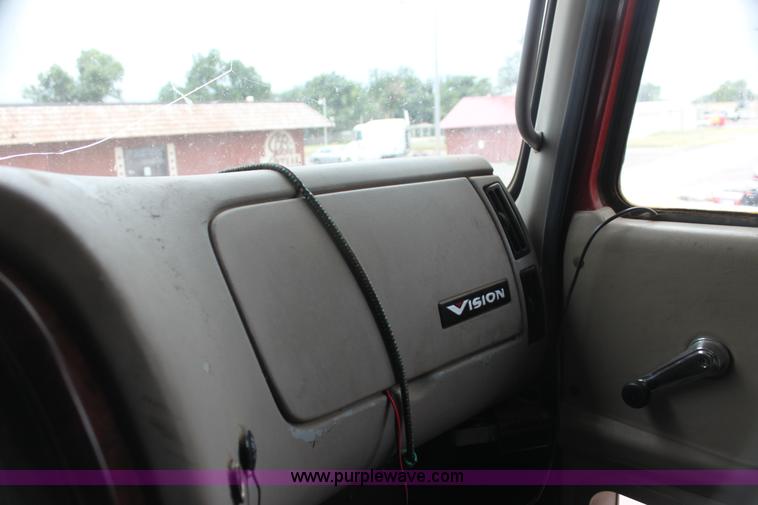 image for item H7392 2002 Mack CX613 Vision semi truck