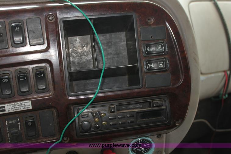 image for item H7392 2002 Mack CX613 Vision semi truck