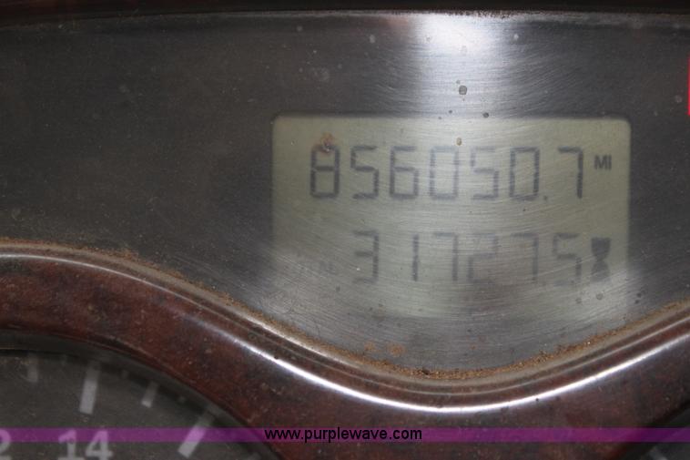 image for item H7392 2002 Mack CX613 Vision semi truck