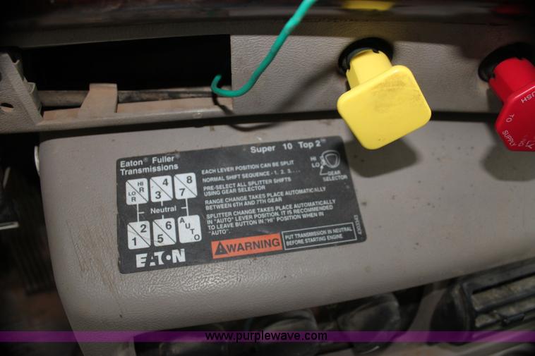 image for item H7392 2002 Mack CX613 Vision semi truck