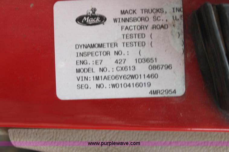 image for item H7392 2002 Mack CX613 Vision semi truck
