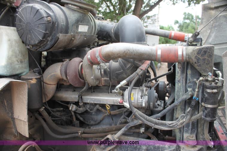 image for item H7392 2002 Mack CX613 Vision semi truck