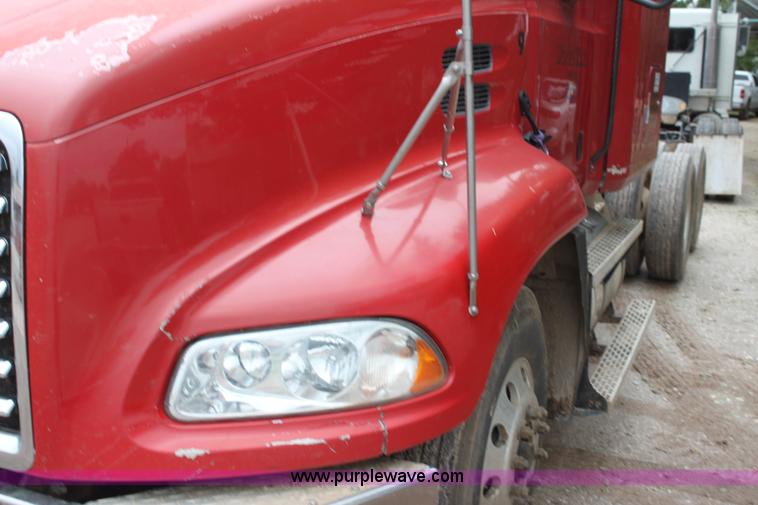 image for item H7392 2002 Mack CX613 Vision semi truck