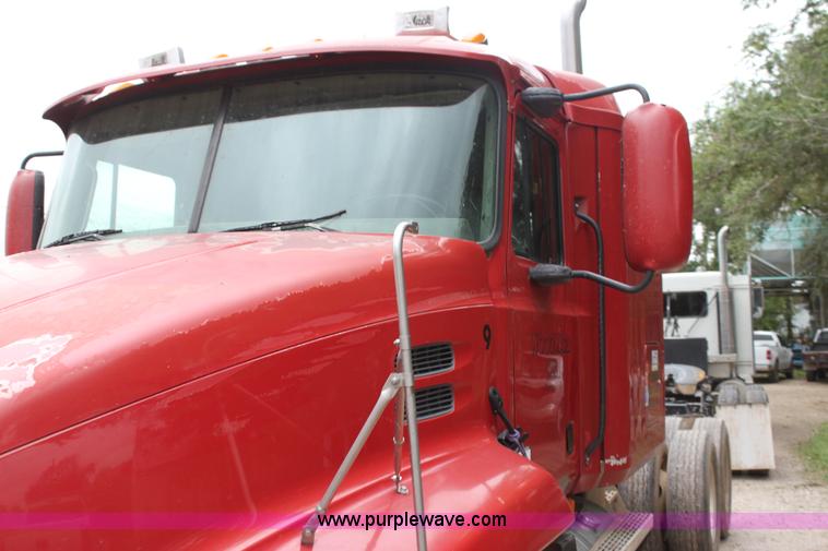 image for item H7392 2002 Mack CX613 Vision semi truck