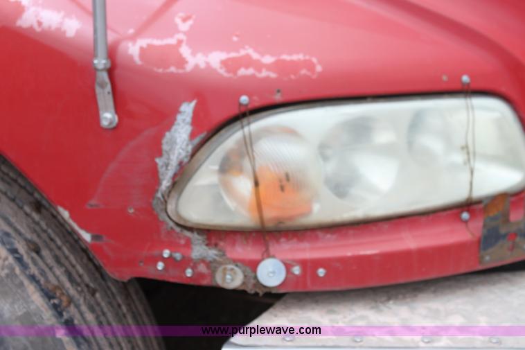 image for item H7392 2002 Mack CX613 Vision semi truck