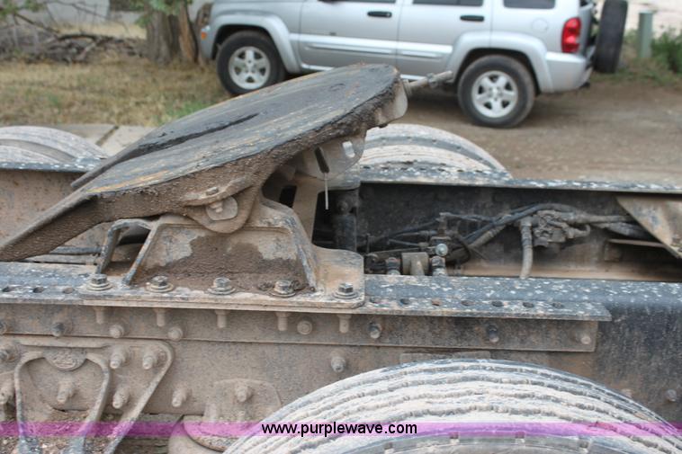 image for item H7392 2002 Mack CX613 Vision semi truck