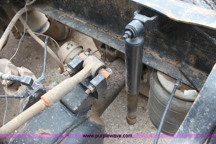 image for item H7392 2002 Mack CX613 Vision semi truck