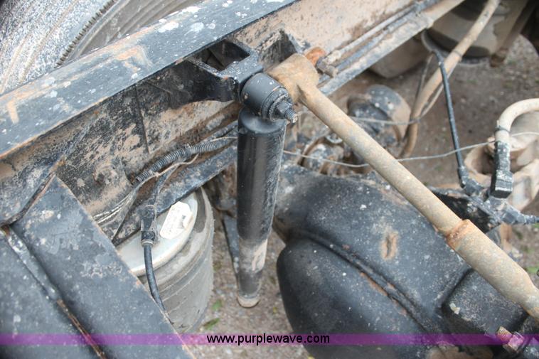 image for item H7392 2002 Mack CX613 Vision semi truck