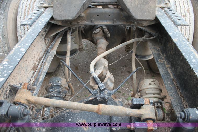 image for item H7392 2002 Mack CX613 Vision semi truck