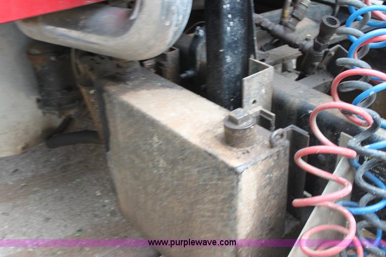 image for item H7392 2002 Mack CX613 Vision semi truck