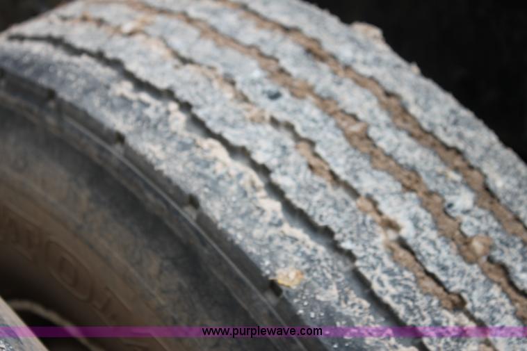 image for item H7392 2002 Mack CX613 Vision semi truck