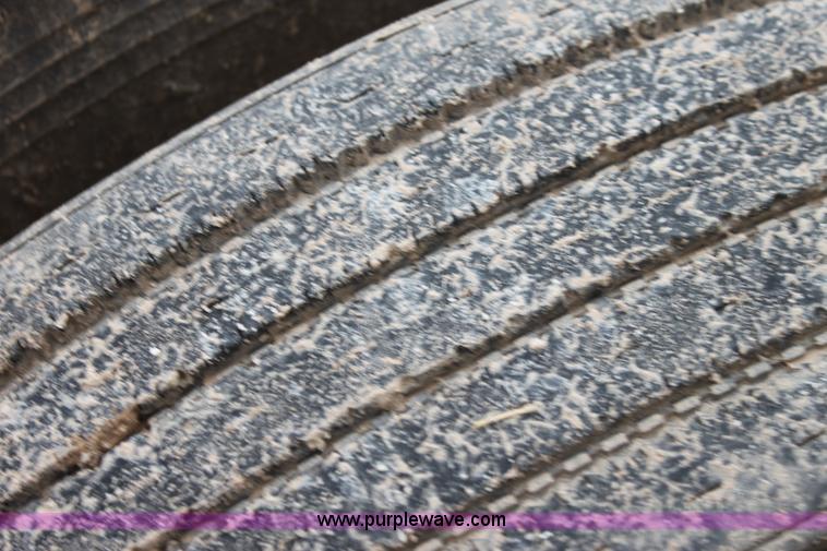 image for item H7392 2002 Mack CX613 Vision semi truck