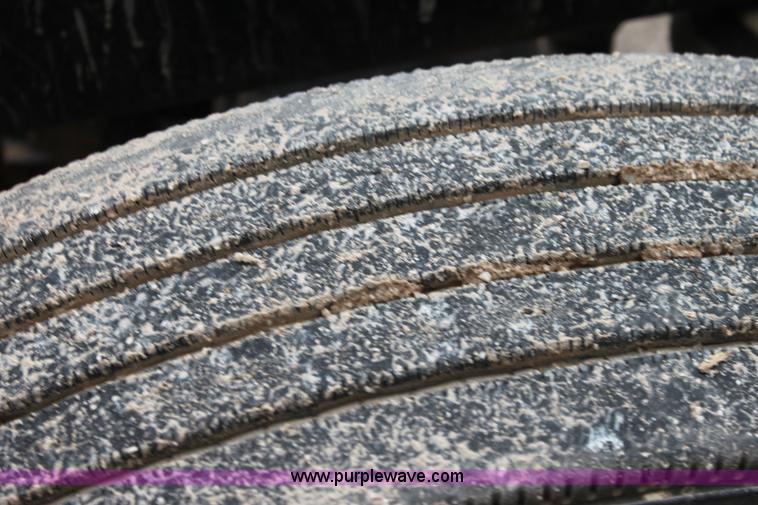 image for item H7392 2002 Mack CX613 Vision semi truck