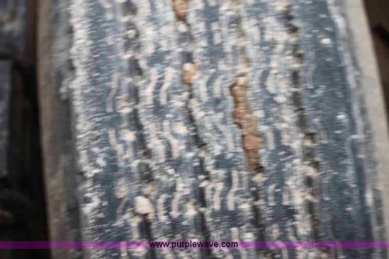 image for item H7392 2002 Mack CX613 Vision semi truck