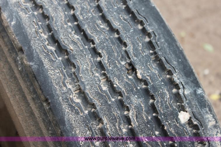 image for item H7392 2002 Mack CX613 Vision semi truck