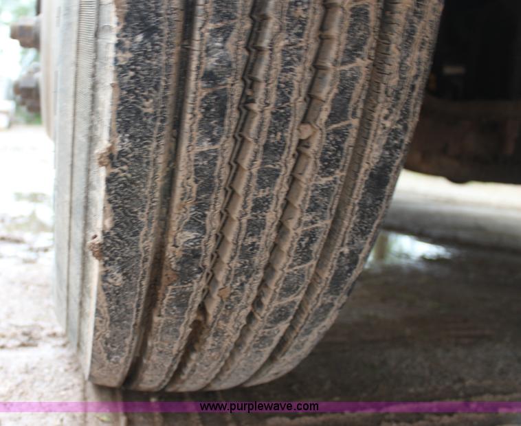 image for item H7392 2002 Mack CX613 Vision semi truck