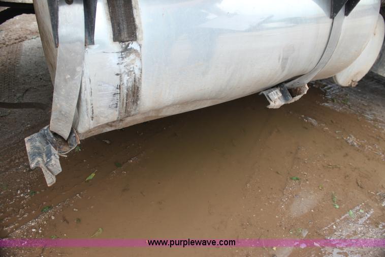 image for item H7392 2002 Mack CX613 Vision semi truck