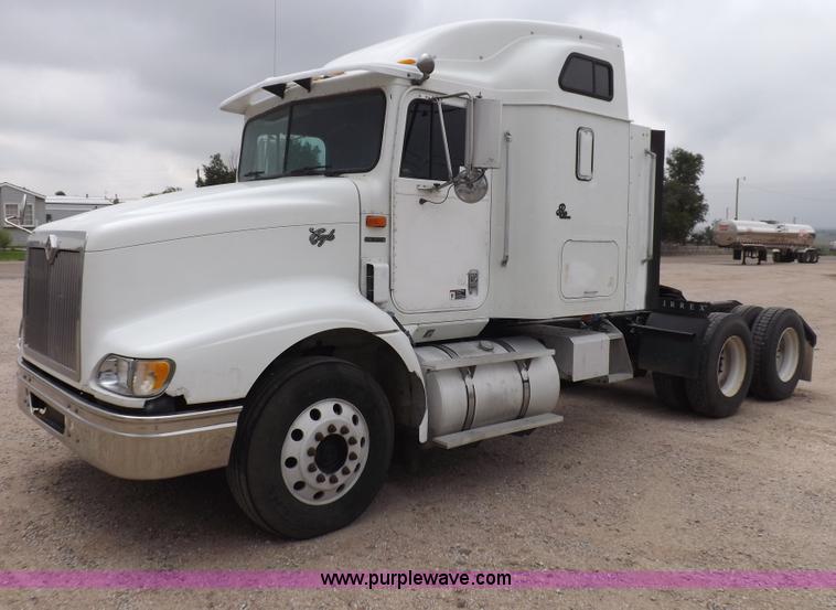 image for item I7684 1998 International 9200 Eagle semi truck