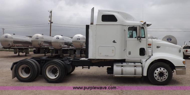 image for item I7684 1998 International 9200 Eagle semi truck