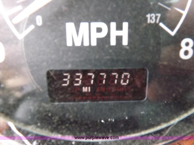 image for item I7684 1998 International 9200 Eagle semi truck