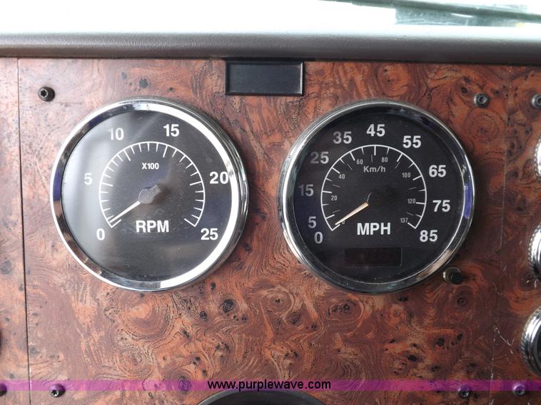 image for item I7684 1998 International 9200 Eagle semi truck