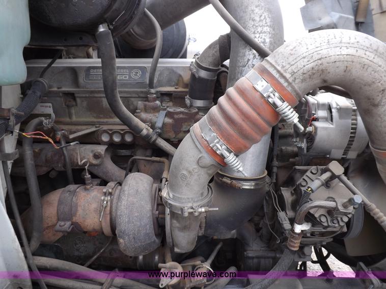 image for item I7684 1998 International 9200 Eagle semi truck