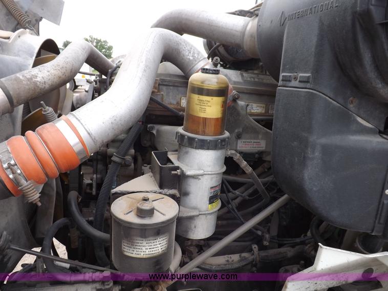 image for item I7684 1998 International 9200 Eagle semi truck