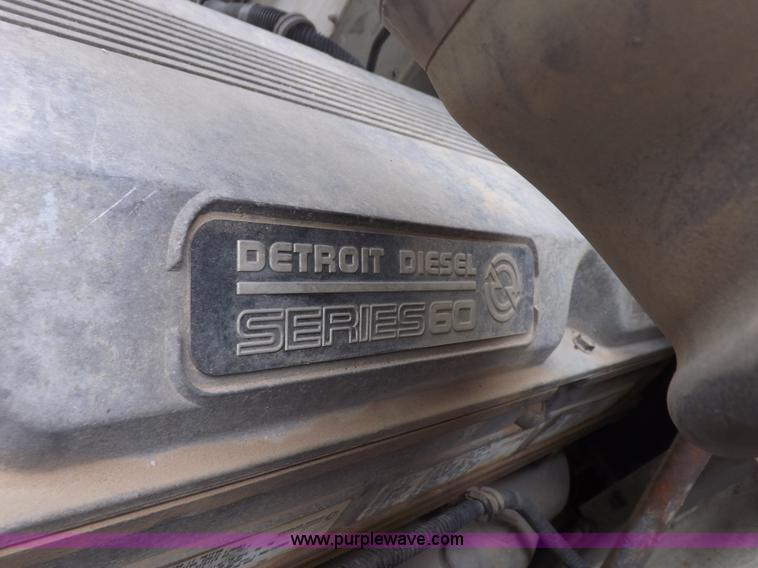 image for item I7684 1998 International 9200 Eagle semi truck