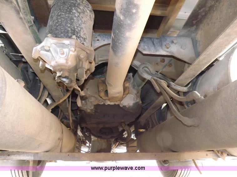 image for item I7684 1998 International 9200 Eagle semi truck