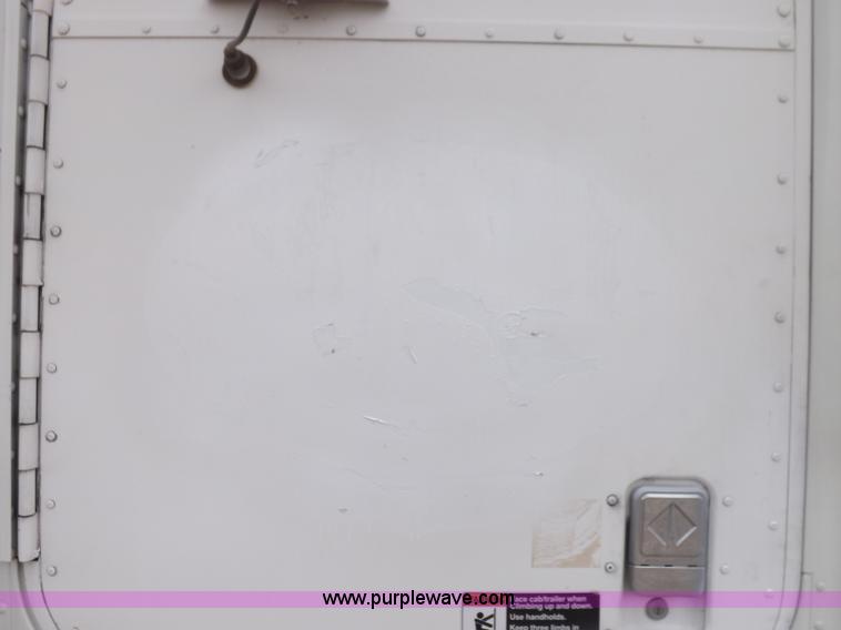 image for item I7684 1998 International 9200 Eagle semi truck