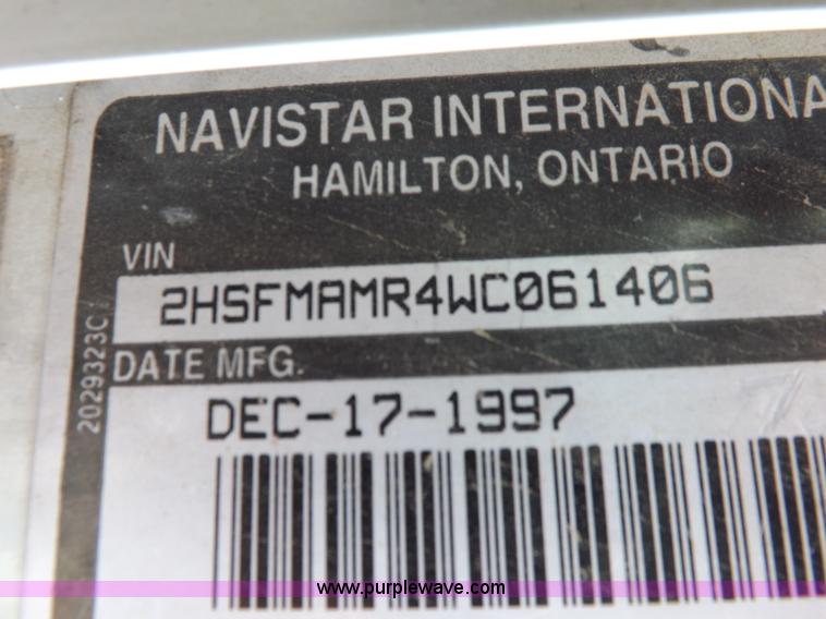 image for item I7684 1998 International 9200 Eagle semi truck