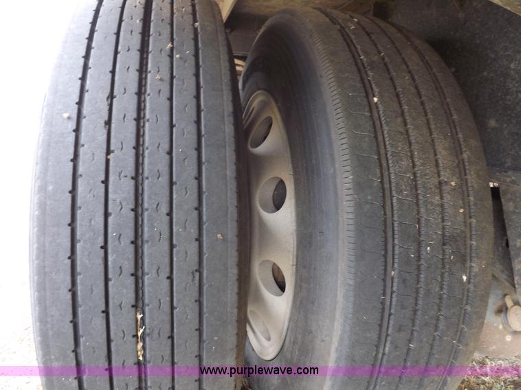 image for item I7689 2003 Transcraft Eagle step deck trailer