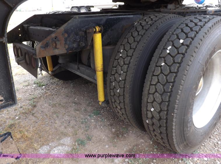 image for item I7690 2004 Kenworth W900 semi truck