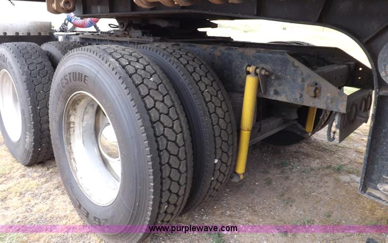 image for item I7690 2004 Kenworth W900 semi truck