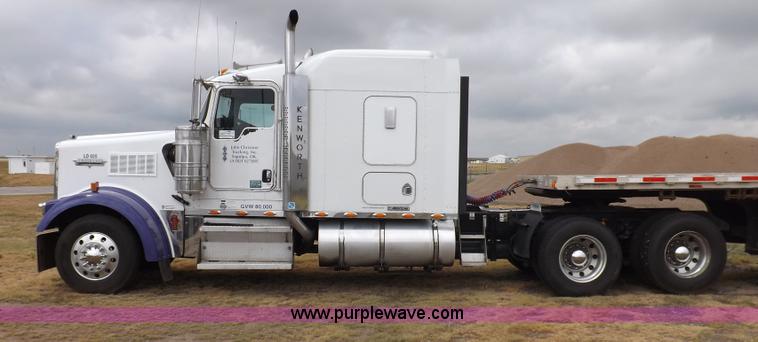 image for item I7690 2004 Kenworth W900 semi truck